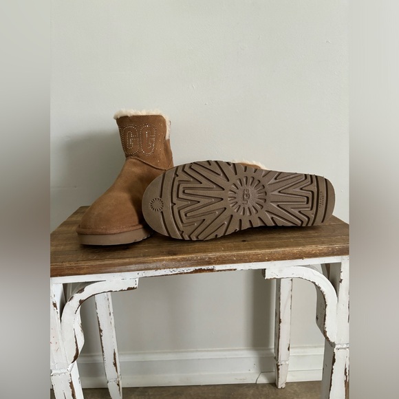 UGG | Classic Ugg Gem Mini Boots In Black NEW Size9 - Picture 3 of 5